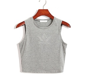 Débardeur court en maille unie respirant à col rond sans manches pour femme avec ourlet froncé sur le côté - Product Image 3