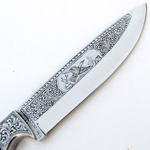 Couteau en acier D2 non gravé - Incroyable œuvre d'art entièrement réalisée à la main, gravée sur l'acier, avec le même design que la gaine en cuir, lame de haute qualité. - Product Image 4