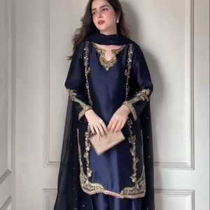 Salwar Kameez Traditionnel en Micro Coton de Créateur, Tenue de Soirée Élégante avec Farshi, Idéal pour Mariages, Bals de Promo, Diwali et Remises de Diplômes - Product Image 1