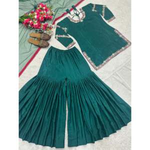 Ensemble de costume de soirée en satin de créateur avec broderies lourdes - Product Image 2