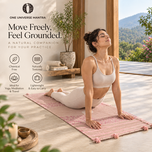 Esterilla de yoga ONE UNIVERSE MANTRA Natural Trail Pink, de algodón orgánico con tintes herbales, ligera y plegable. - Product Image 3