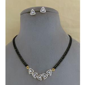 Elegante conjunto de mangalsutra chapado en oro con colgante de circonita y pendientes a juego, perfecto para uso diario y con un encanto atemporal. - Product Image 2