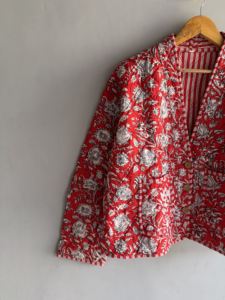 Red Floral Printed Breathable Quilted Jacket Women's Three Quarter Sleeve Cotton V-Neck <b>Covered</b> <b>Button</b> Closure Spring Style - Product Image 2
