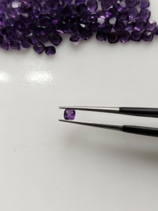 Ametyste africaine naturelle 3MM taille coussin violet, pierre précieuse de qualité supérieure pour la fabrication de bijoux - Product Image 1