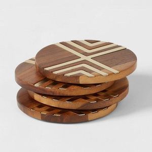Sous-verres en bois pour table à manger avec un design unique et une construction robuste pour boissons chaudes et froides - Product Image 5