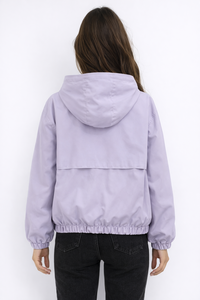 Chaqueta cortavientos con capucha para mujer Lavender Breeze, tela ligera y transpirable, cierre de cremallera, ropa exterior informal con dobladillo y puños elásticos. - Product Image 3