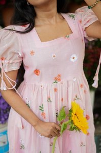 ชุดเดรสแม็กซี่สีชมพูพีทัลเกรซ บลัชบิวตี้แม็กซี่เดรส โรสชาร์มแม็กซี่ พริตตี้พิงค์บลูมแม็กซี่ สวีทบลอสซั่มแม็กซี่เดรส ซอฟท์พิงค์แม็กซี่ - Product Image 3