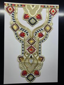 Écussons brodés personnalisés de haute qualité pour cols de vêtements, étiquettes de col personnalisées, écussons avec logo pour vêtements de mode et uniformes - Product Image 5