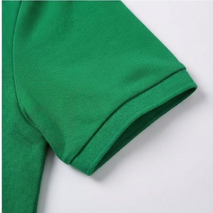 Polo à manches courtes pour homme, couleur vert-gris, design géométrique tricoté, coupe décontractée classique - Product Image 6