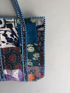 Sac à dos antivol bohème à rayures florales unisexe, sac de camping quotidien, poignée souple, ouverture supérieure, capacité 20-35L, fermeture à glissière et fermoir - Product Image 3