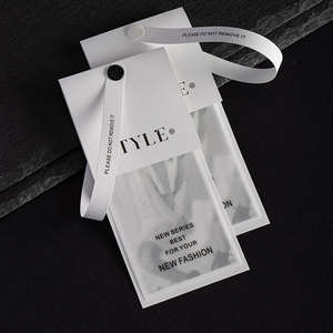 Étiquettes suspendues personnalisées haut de gamme avec estampage à chaud et finition gaufrée - Product Image 6