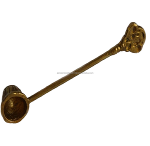 Éteignoir à bougies en laiton avec design attrayant Outils modernes Accessoires ménagers décoratifs disponibles au meilleur par Azora Industries - Product Image 4