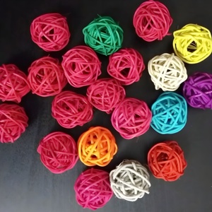 Ornements d'arbre de noël boules de décoration en rotin naturel tissées à la main prix le moins cher grande quantité boule colorée - Product Image 4