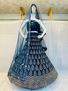 Costume de mariée indien élégant Zarna 16 Kali Lehenga Heavy Glitter Jarkan Stone Mirror Shisha Big Flare Can-Can Durable Indian Bridal Suit Net Fabric - Product Image 4