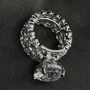 Bague de fiançailles en or blanc 14 carats avec diamant de 11,27 carats, diamant de laboratoire rond de 6 carats au centre, pierres latérales de luxe taille marquise et ronde, modèle statement - Product Image 4