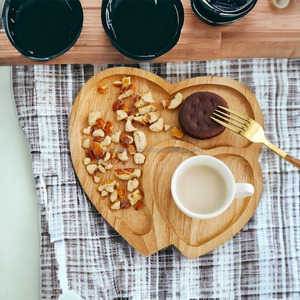 Meilleur plateau de service en bois en forme de coeur finition naturelle décor rustique pour la nourriture et d'autres utilisations - Product Image 1