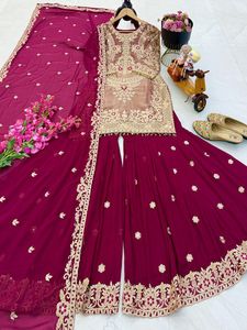 Ensemble de luxe en soie bordeaux style Sharara, broderie Zari dorée, Kurta droite et Palazzo évasé, pour mariages et fêtes indiens et pakistanais - Product Image 6