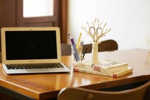 Tijeras de Cristal Hechas a Mano con Diseño de Ciervo Negro, Regalo Original para el Año Nuevo Chino y Navidad, Directo de Fábrica en Taiwán - Product Image 3