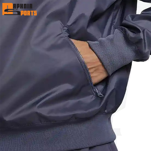 Chaqueta Cortavientos Ligera Impermeable con Logotipo Personalizado, Chaqueta de Nailon con Capucha Extra Grande para Hombre/Mujer, Venta al Por Mayor - Product Image 6