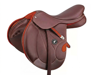 Silla de Doma Inglesa de Cuero con Estructura de Madera y Herrajes Niquelados, Color Marrón con Ribete Rojo - Product Image 1