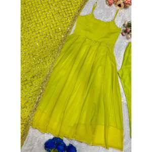 Robe de soirée en satin faite main par Valam Fashion, coupe trapèze, avec décolleté en U, dupatta, design simple, taille naturelle, idéale pour les fêtes - Product Image 3