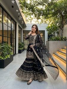 Ensemble Sharara en soie brodée violette avec travail de sequins, tenue indienne pakistanaise, dupatta longueur ras du sol, infroissable, pour mariage et fête - Product Image 1