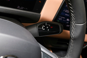 Volkswagen Sagitar 2023 300TSI DSG Versión Flying Over, Sedán Mediano de Gasolina de 4 Puertas y 5 Asientos - Product Image 2