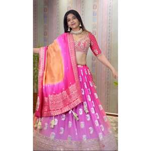 Belle taille XL Lehenga Choli avec un travail complet de séquence de broderie lourde - Product Image 1