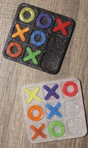 Jeu de société Tic Tac Toe contemporain en résine pour accessoires de maison minimalistes avec des pions X et O, jeu de morpion - Product Image 6
