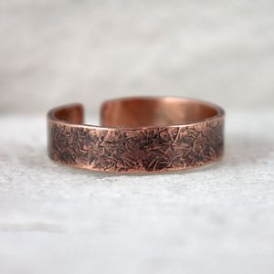 Anillo de cobre diseñado para uso diario, estilo moderno y para la colección de joyería personal. - Product Image 1