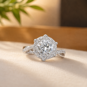 Anillo de compromiso de plata de ley 925 con halo, seis puntas, moissanita, anillo de promesa, diamante de corte redondo, banda trenzada para mujer - Product Image 1
