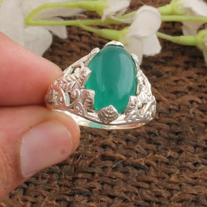 Bague Fleur en Argent Sterling Faite à la Main avec Onyx Vert Naturel, Pierre Précieuse Sculptée, Bague Classique et Élégante pour Fête, Motif Botanique - Product Image 5