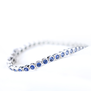 Bracelet élégant pour femme en argent avec diamants ronds taille brillant, bijou raffiné pour le quotidien, cadeau idéal pour les femmes élégantes - Product Image 2