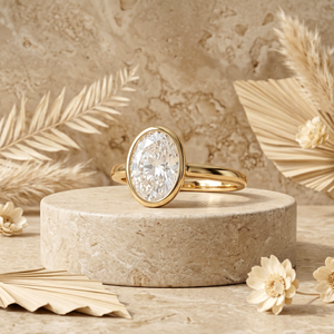 Anillo Solitario Minimalista Personalizado con Bisel de Oro de 14K y Moissanita Ovalada de 2CT, Fabricante de Joyería Fina al por Mayor - Product Image 3
