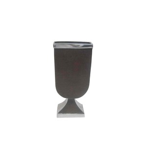 Vase en aluminium de qualité supérieure avec détails décoratifs perforés pour une présentation contemporaine à la maison - Product Image 5