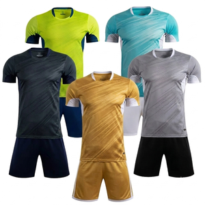Ensemble de maillots de foot personnalisés pour hommes, qualité supérieure, respirant, manches courtes, séchage rapide, pour entraînement sportif en équipe, t-shirt et short. - Product Image 1