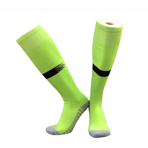 Chaussettes de football montantes OEM respirantes, tricotées, écologiques, absorbant la transpiration, séchage rapide, imprimées numériquement pour adultes - Product Image 4