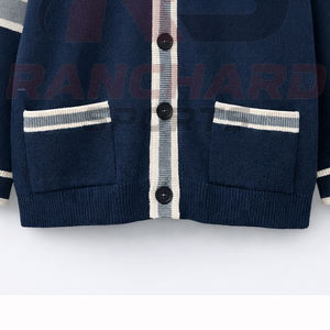 ผู้ผลิตเสื้อคาร์ดิแกนแบบมีกระดุมติดโลโก้มหาวิทยาลัย HBCU แบบกำหนดเอง เสื้อผ้าถักผสมขนสัตว์สำหรับนักศึกษา - Product Image 3