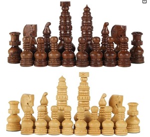 Jeu d'échecs en bois marron foncé et naturel, pièces de style Staunton traditionnel avec échiquier en noyer, jeu de société classique - Product Image 1