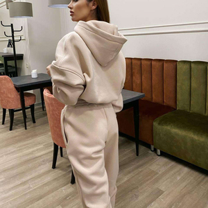 Sudadera con Capucha Corta Personalizada para Mujer, Estilo Urbano, Sudadera Casual para Mujer, Sudadera Corta Oversize para Mujer - Product Image 4