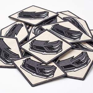 Écussons brodés dorés à bordure Merrow pour jantes à rayons de voitures classiques, de la marque Shield Wire Wheel Patch Brand Supplier - Product Image 3