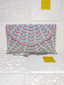 Sac à main rectangulaire lavable fait main avec motif rose et vert citron, broderie artisanale en polyester - Product Image 5