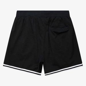 Shorts pour hommes en tissu toile 100% polyester respirant noir 220g, taille mi-haute, élastique, motif uni, logo imprimé par transfert thermique sur le devant - Product Image 2