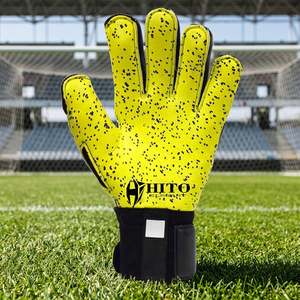 ถุงมือผู้รักษาประตูฟุตบอลแบบกำหนดเอง สีดำและสีเหลือง ลายนูนเยอรมัน ทำจากยางลาเท็กซ์ สายรัดยางลาเท็กซ์ ทรง Negative Cut - Product Image 3