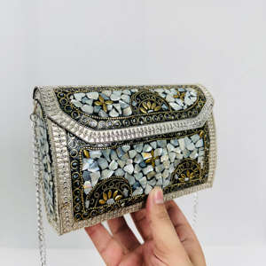 Bolso de Mano Moderno con Cuentas de Aluminio Chapado en Oro Pulido, Mosaico Hecho a Mano, Accesorio de Novia Antiguo, Escultura de Lujo - Product Image 4