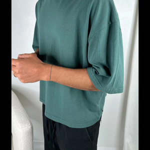 Camiseta Oversize de Hombre Nueva con Lavado Ácido, Efecto Desgastado, Hombros Caídos, Tejido de Punto, Manga Corta, Cuello Simulado, OEM Disponible - Product Image 2