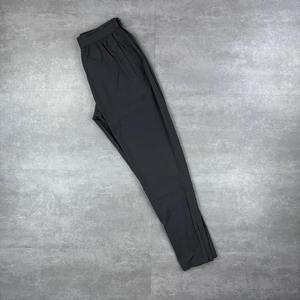 เสื้อแจ็คเก็ตกันลมกันน้ำสำหรับผู้ชายแบบขายส่ง มีฮู้ด น้ำหนักเบา สะท้อนแสง เหมาะสำหรับเล่นกีฬา กิจกรรมกลางแจ้ง กันลม สวมใส่สบาย สไตล์เทคแวร์ - Product Image 6