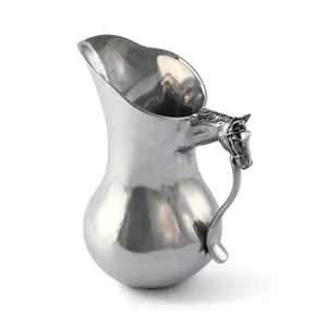 Carafe en métal artisanale de luxe, accent rustique vintage pour les espaces de repas, carafe en acier inoxydable écologique de designer avec finition soignée - Product Image 1