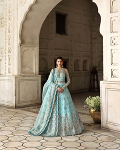 Maxi vestido de color único para ocasiones de Eid, bodas y playa - El vestido femenino más hermoso, material de viscosa, absorbe la humedad y se seca rápidamente. - Product Image 3