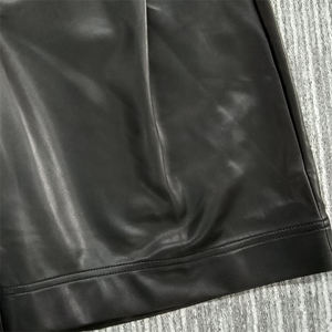 กางเกงขาสั้นคาร์โก้หนัง PU ปักลาย สไตล์สตรีทแฟชั่นสำหรับผู้ชาย ใส่สบายช่วงฤดูร้อน มีเชือกผูกเอว ความยาวระดับเข่า - Product Image 4